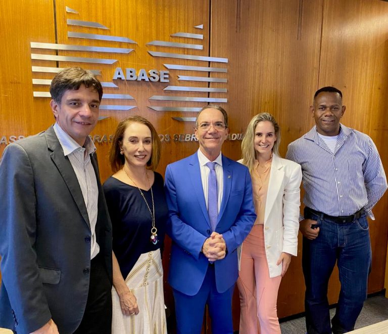 Leia mais sobre o artigo Presidente do Sebrae Visita Sede da Abase