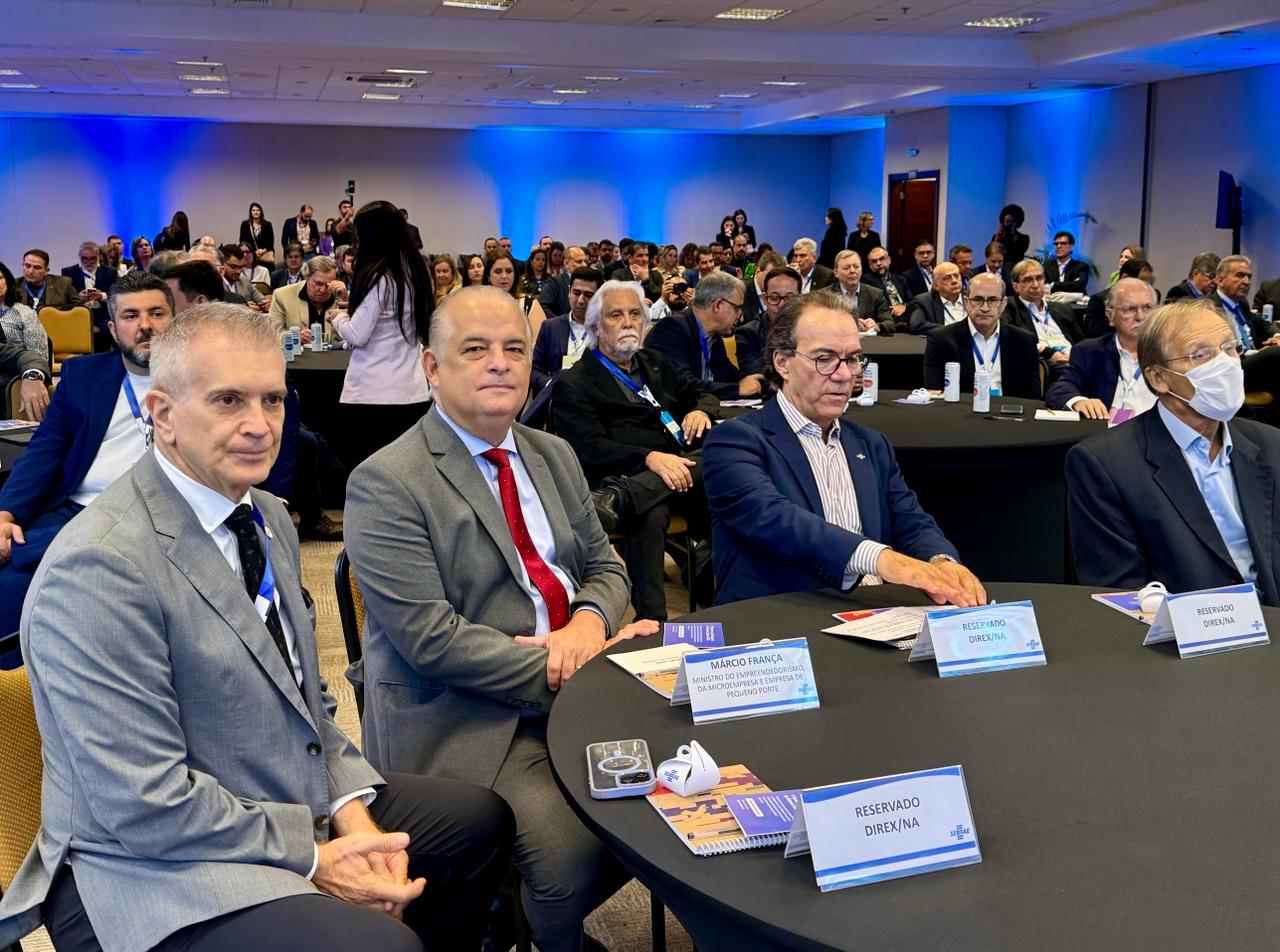 Leia mais sobre o artigo Diretores dos 27 SEBRAEs do Brasil Reúnem-se com Diretoria do Sebrae Nacional para Alinhar Ações e Estratégias