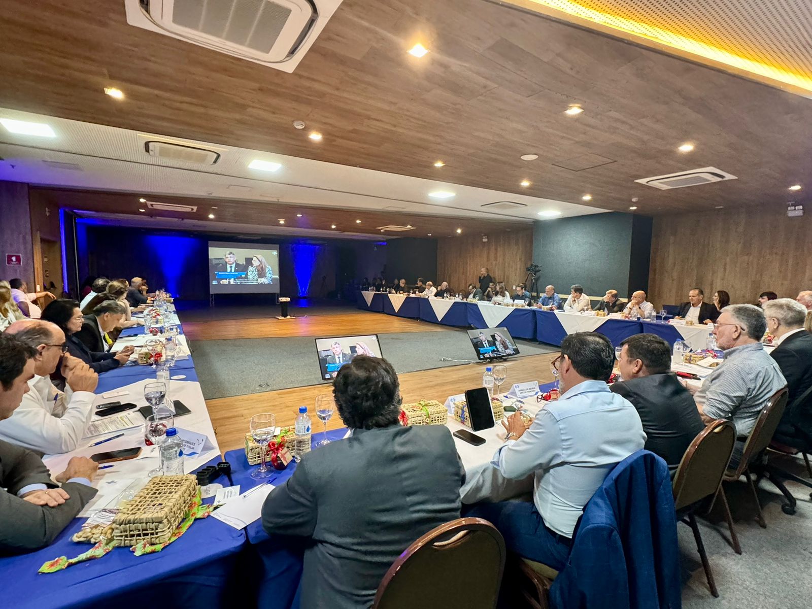 Leia mais sobre o artigo Reunião do Conselho dos Associados em Aracaju/SE, reúne Dirigentes dos 27 SEBRAEs do Brasil, Ministro e Diretoria do Sebrae Nacional