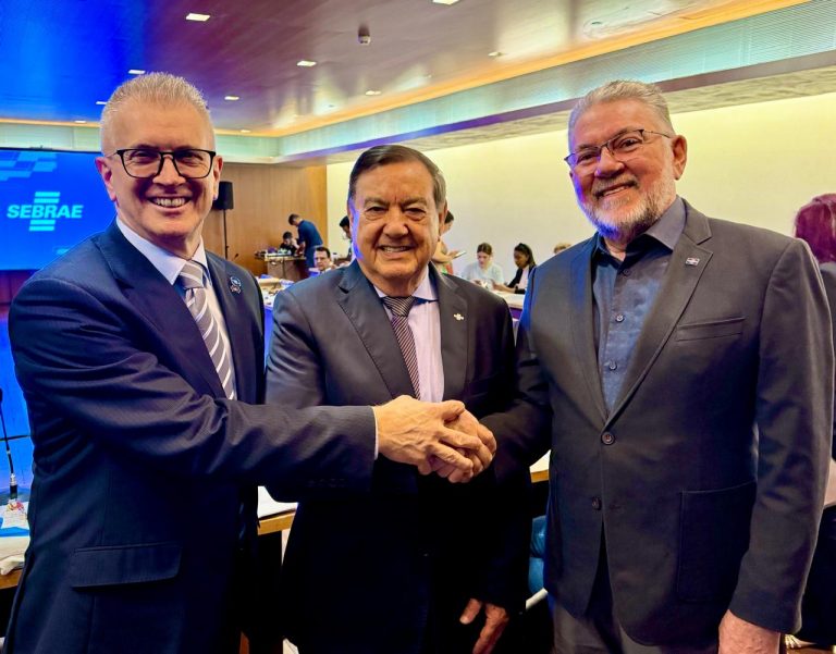 Leia mais sobre o artigo Novo VP da Abase Toma Posse como Membro Suplente na Última Reuniao do Ano do CDN